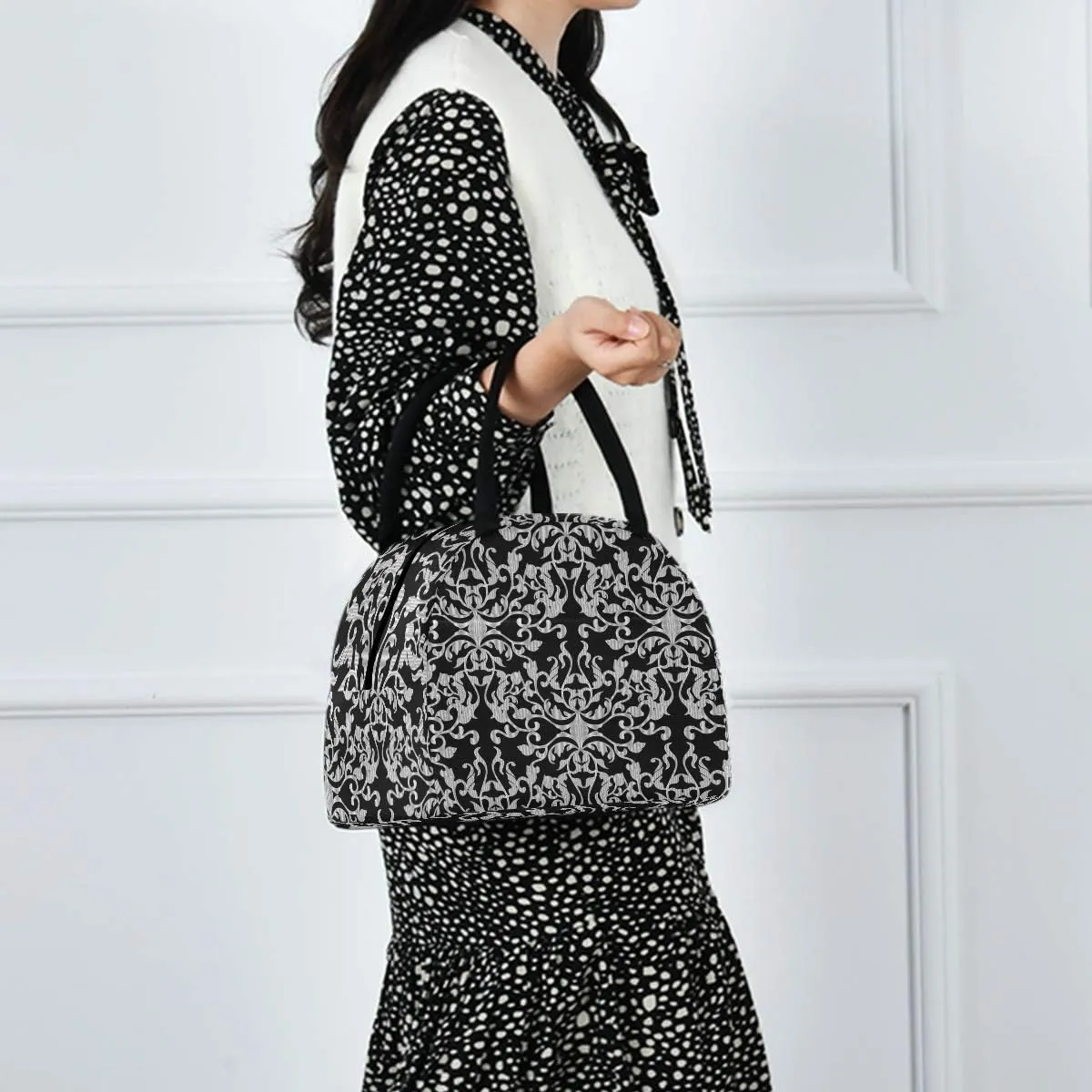 Baroque Damask Luxury Pattern Reusable Lunch Tote Bag with Front Pocket Zipper Closure Insulated Cooler Container Bag for Man Women Work Picnic Travel Beach Fishing