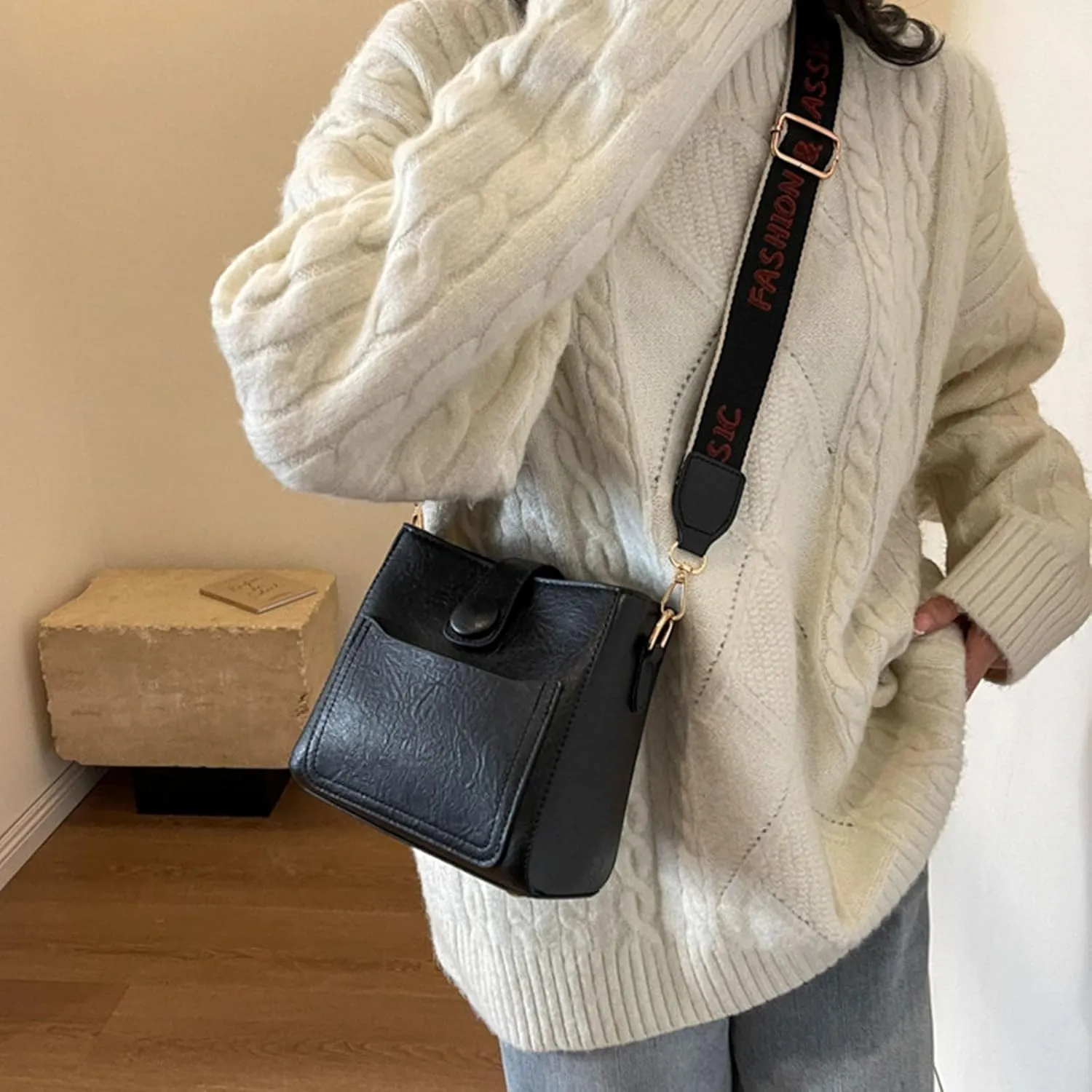 Bootara Bucket Bag, Vintage Crossbody Bag, Womens Retro Water Bucket Shoulder Bags, with Adjustable Wider Shoulder-strap