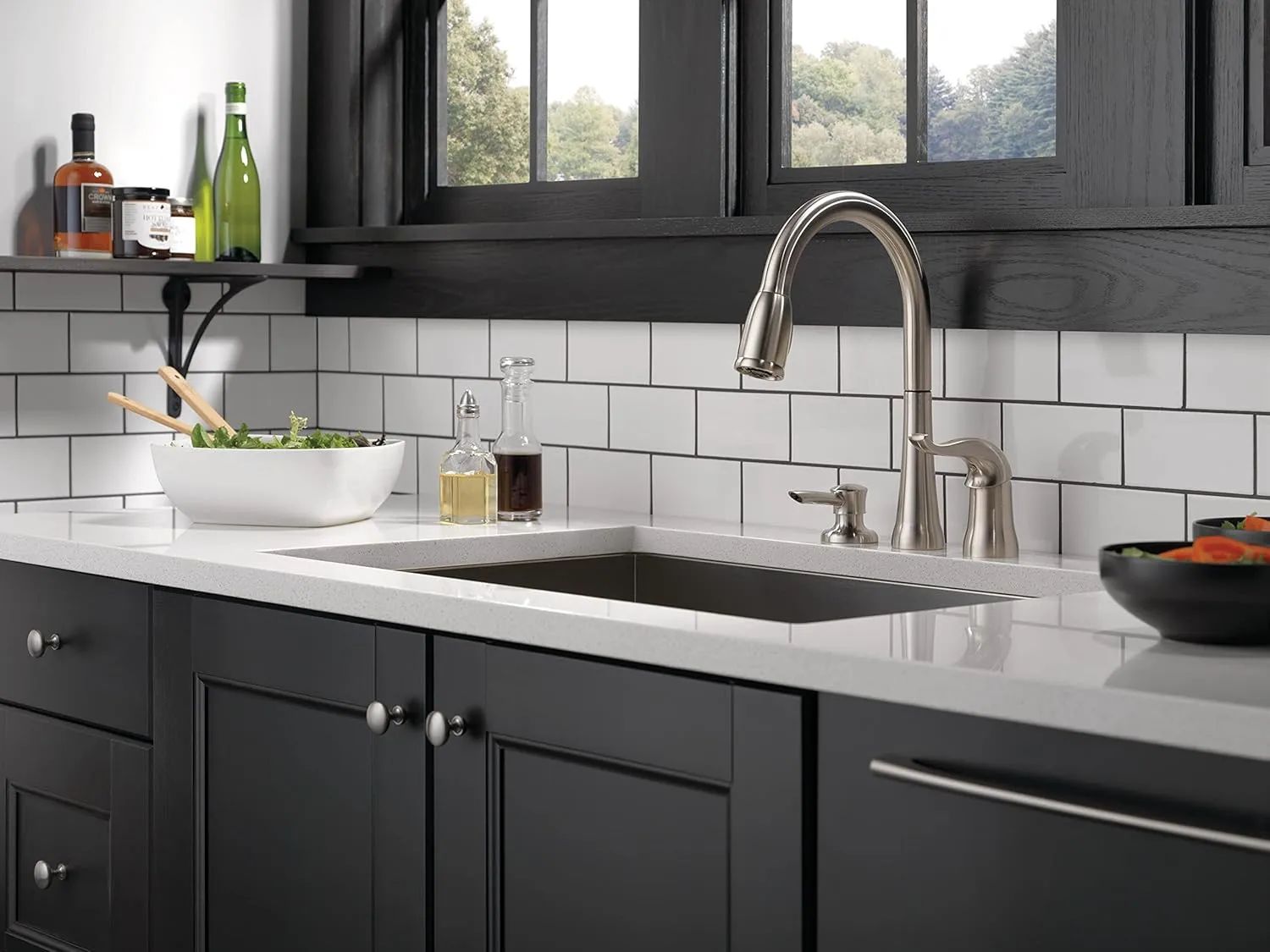 Delta Faucet Kate Pull Down Kitchen Faucet Brushed Nickel, Kitchen Faucets with Pull Down Sprayer, Kitchen Sink Faucet, Faucet for Kitchen Sink, Soap Dispenser, Stainless 16970-SSSD-DST