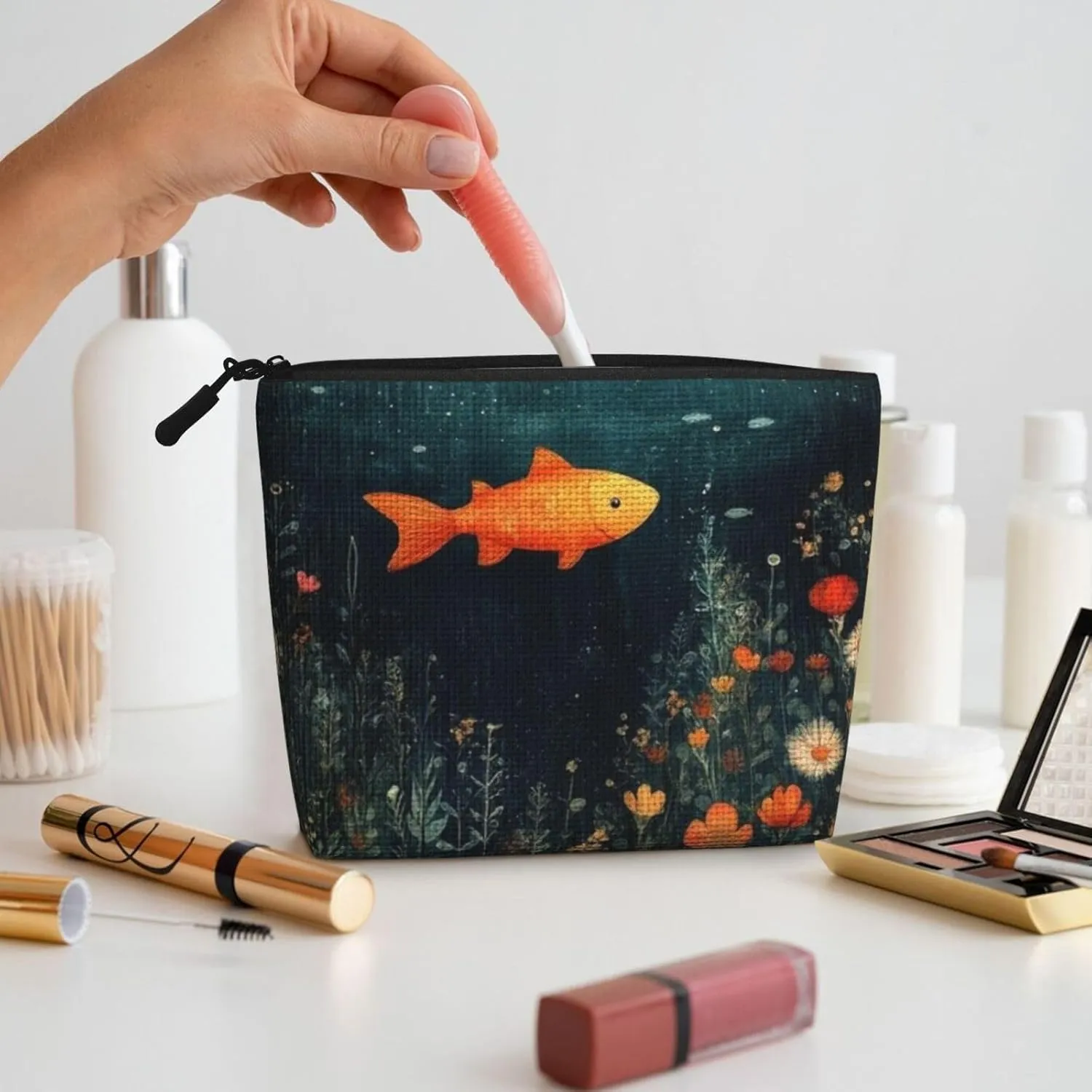 Goldfish Makeup Bag, Large Capacity Travel Makeup Bag For Women, Waterproof Single-Ply Imitation Hemp Portable Zipper Cosmetic Bag, Travel Essentials Toiletry Bag，Cosmetic Organizer Pouch