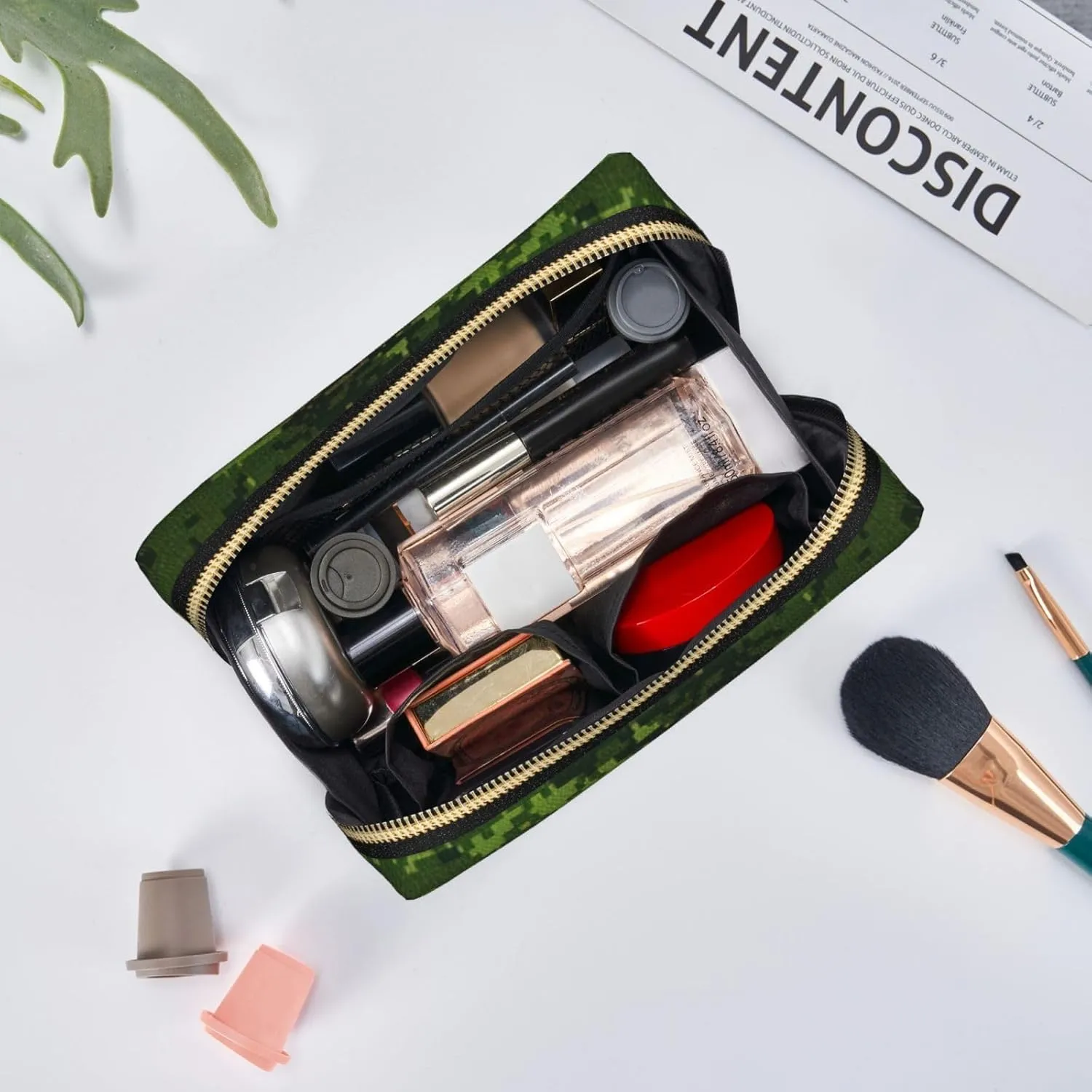 Green Army Digital Camouflage Toiletry Pouch, Travel-Friendly Makeup Organizer For Makeup Brushes, Lipsticks