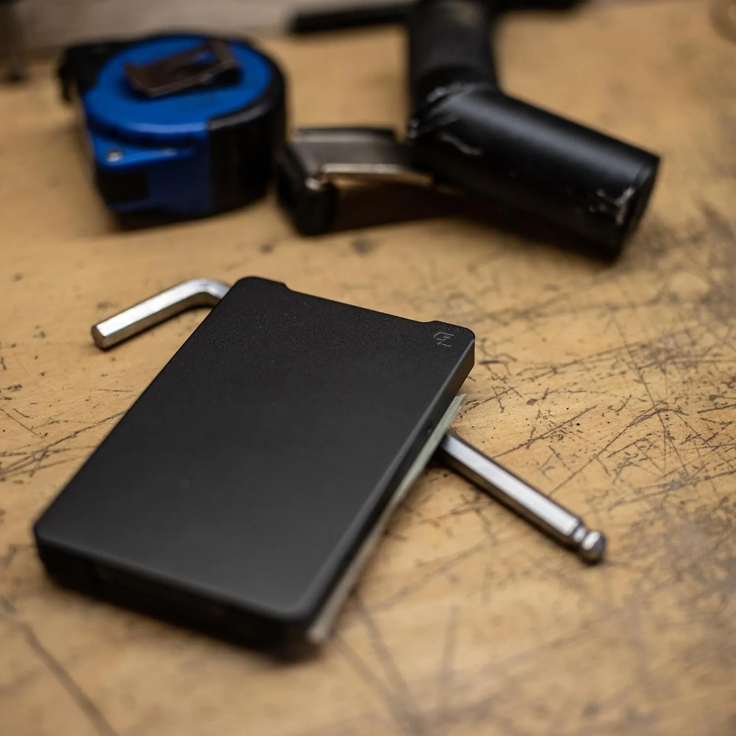 Groove Life Groove Wallet Gun Metal/Black Leather Go Mens Minimalist Aluminum Credit Card Holder, Magnetic Thumb Swipe, RFID Blocking, Magsafe, Genuine Leather Attachment, Lifetime Coverage
