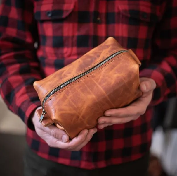 LEATHER TOILETRY BAG - ENGLISH TAN