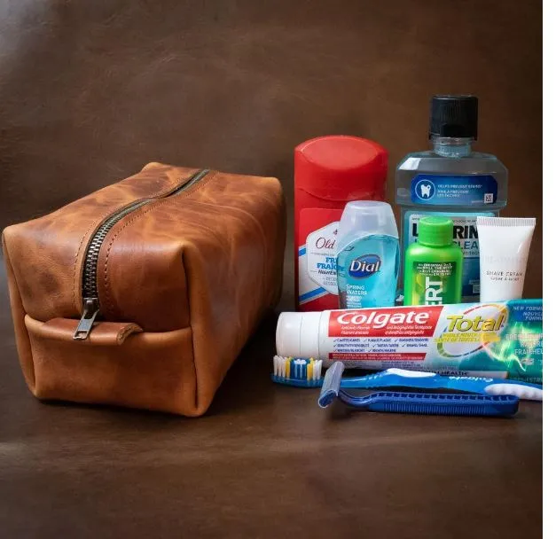 LEATHER TOILETRY BAG - ENGLISH TAN