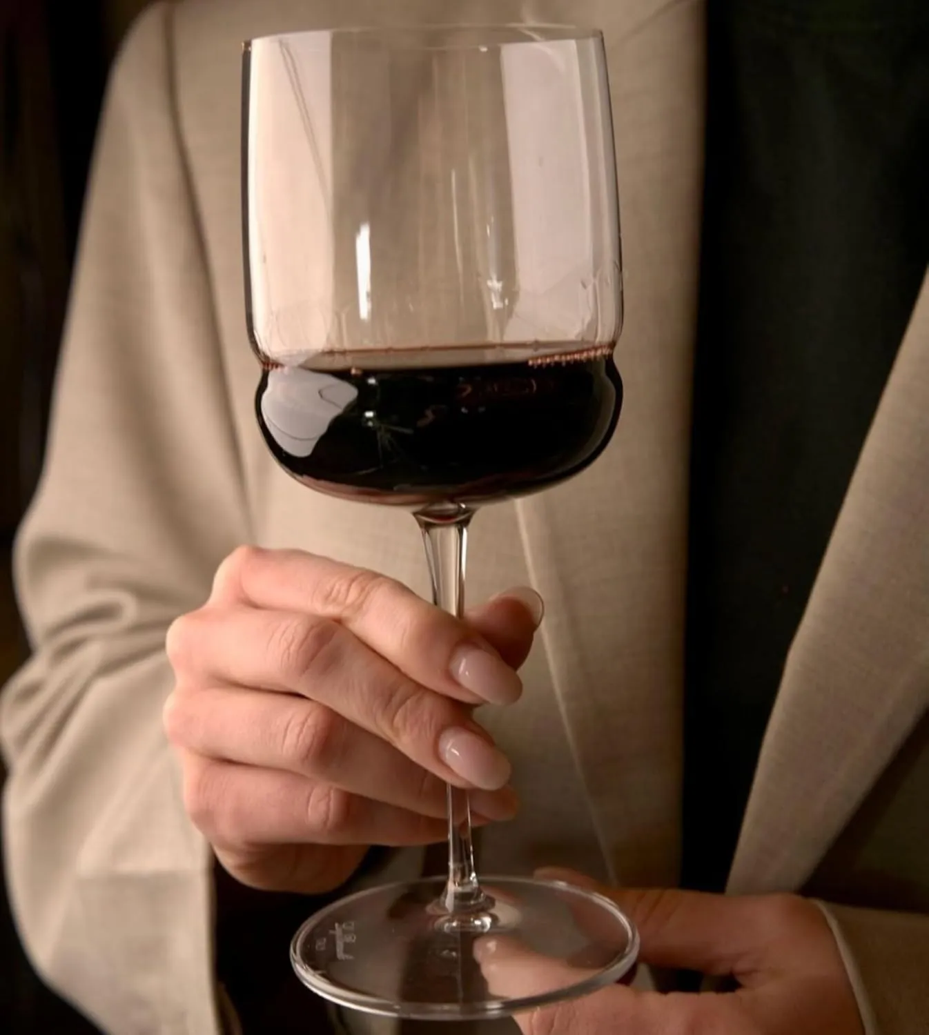 Luigi Bormioli Grandioso - 22 Oz. Cabernet/Merlot Wine Glasses, Set of 4 - Titanium Reinforced Stem, Made of SON-hyx Crystal - Sinuous Design Red Wine Glass - Made in Italy, Dishwasher Safe