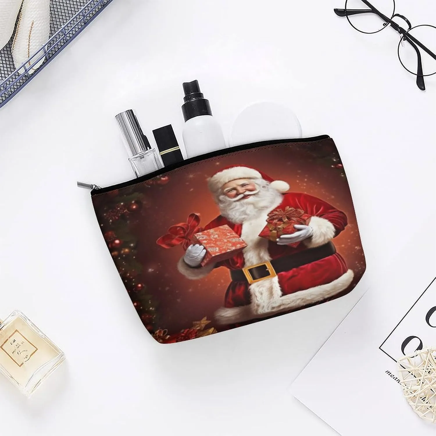 Makeup Bag Travel Cosmetic Bag Portable Lovely Santa Claus Holding Present Toiletry Bag Large Capacity Zipper Pouch Makeup Organizer Case Waterproof Toiletry Pouch for Women Men