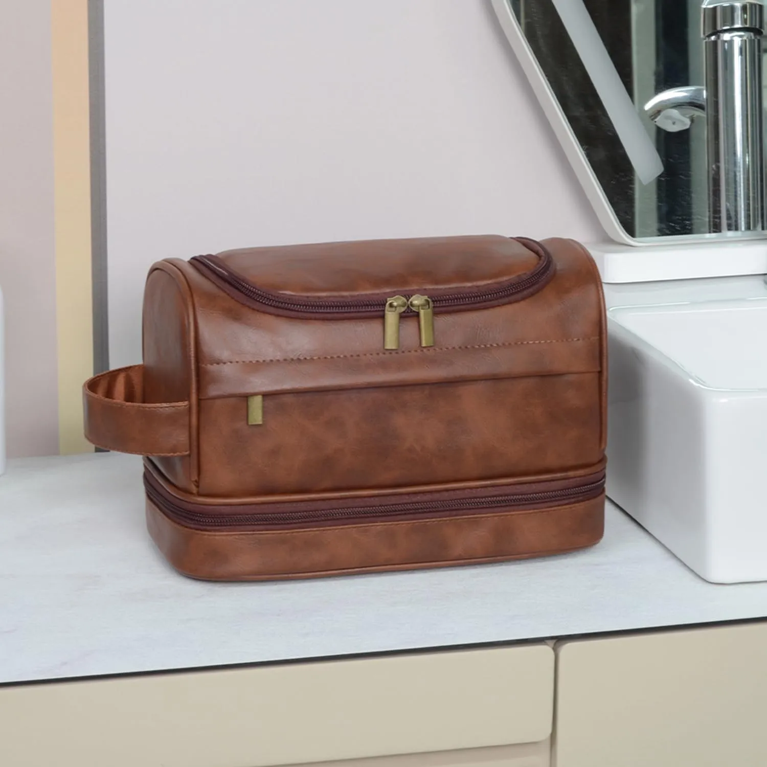 Personalized Toiletry Bag for Men and Women Leather Toiletry Organizer Shaving Dopp Kit Travel Bathroom Bag Cosmetic Pouch（ReddishBrown）
