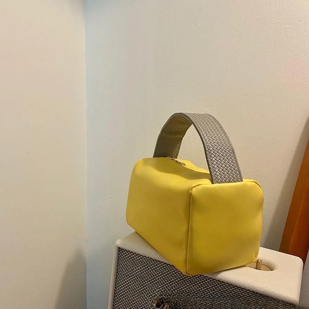 Portable Toiletry Bag Candy Colored Leather Large Capacity Toiletry Bag Storage Bag Cosmetics Women's Toiletry Bag (yellow)