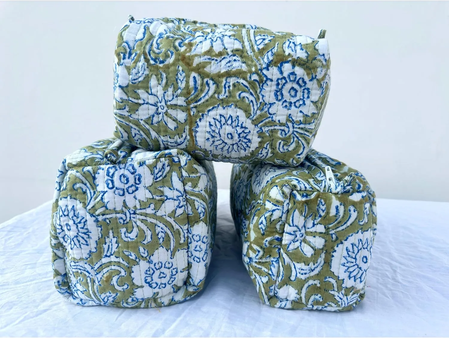 Quilted Makeup Bag for Women,Floral Cotton Cosmetic Bag,Coquette Aesthetic Floral Toiletry Organizer Bag,Toiltery Bag Pouch (Blue_green_flower-19)