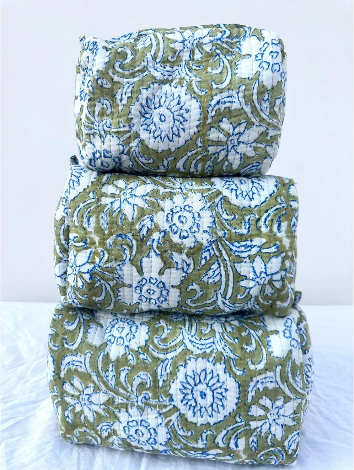 Quilted Makeup Bag for Women,Floral Cotton Cosmetic Bag,Coquette Aesthetic Floral Toiletry Organizer Bag,Toiltery Bag Pouch (Blue_green_flower-19)
