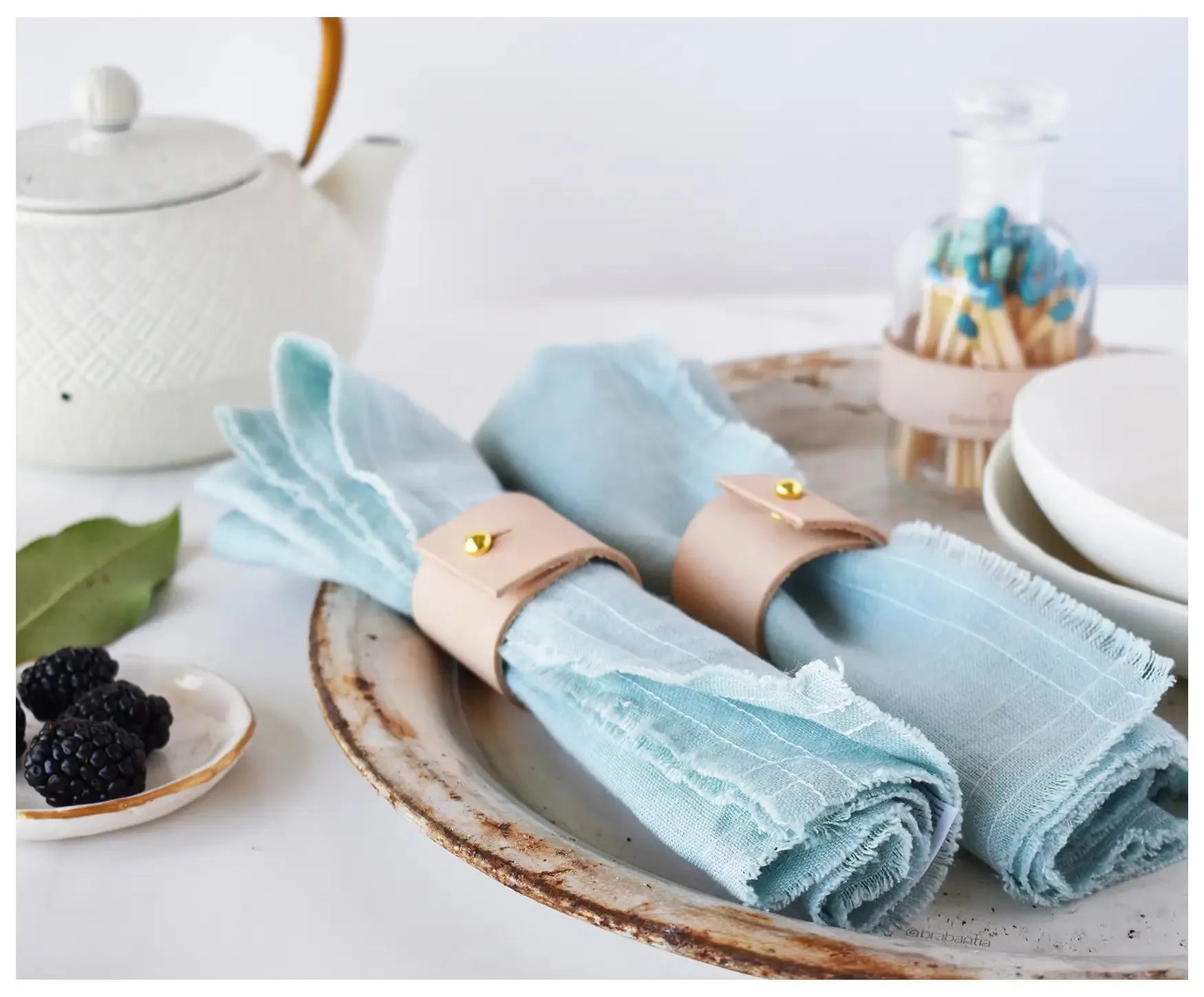 Set of 4 leather napkin rings