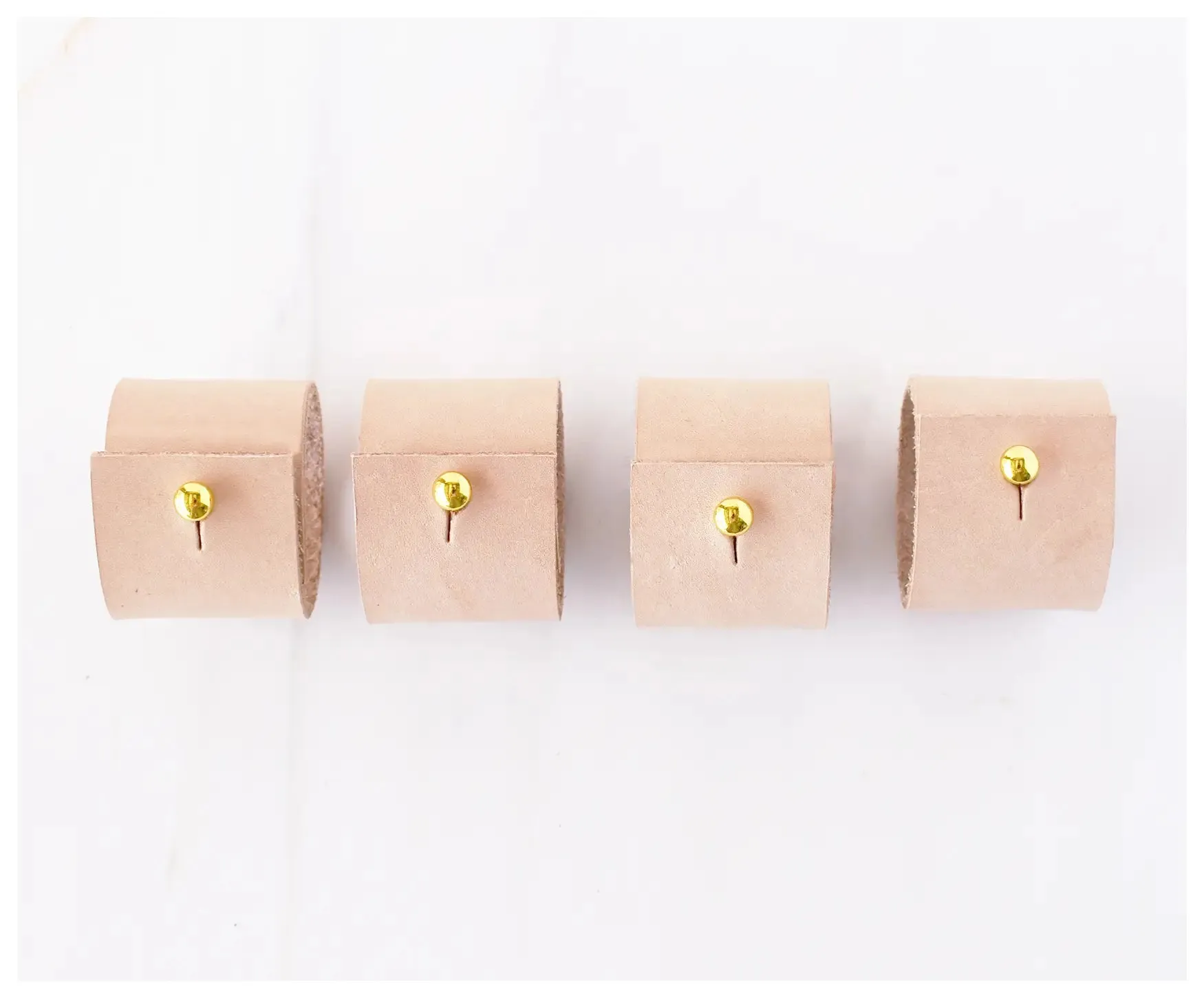 Set of 4 leather napkin rings