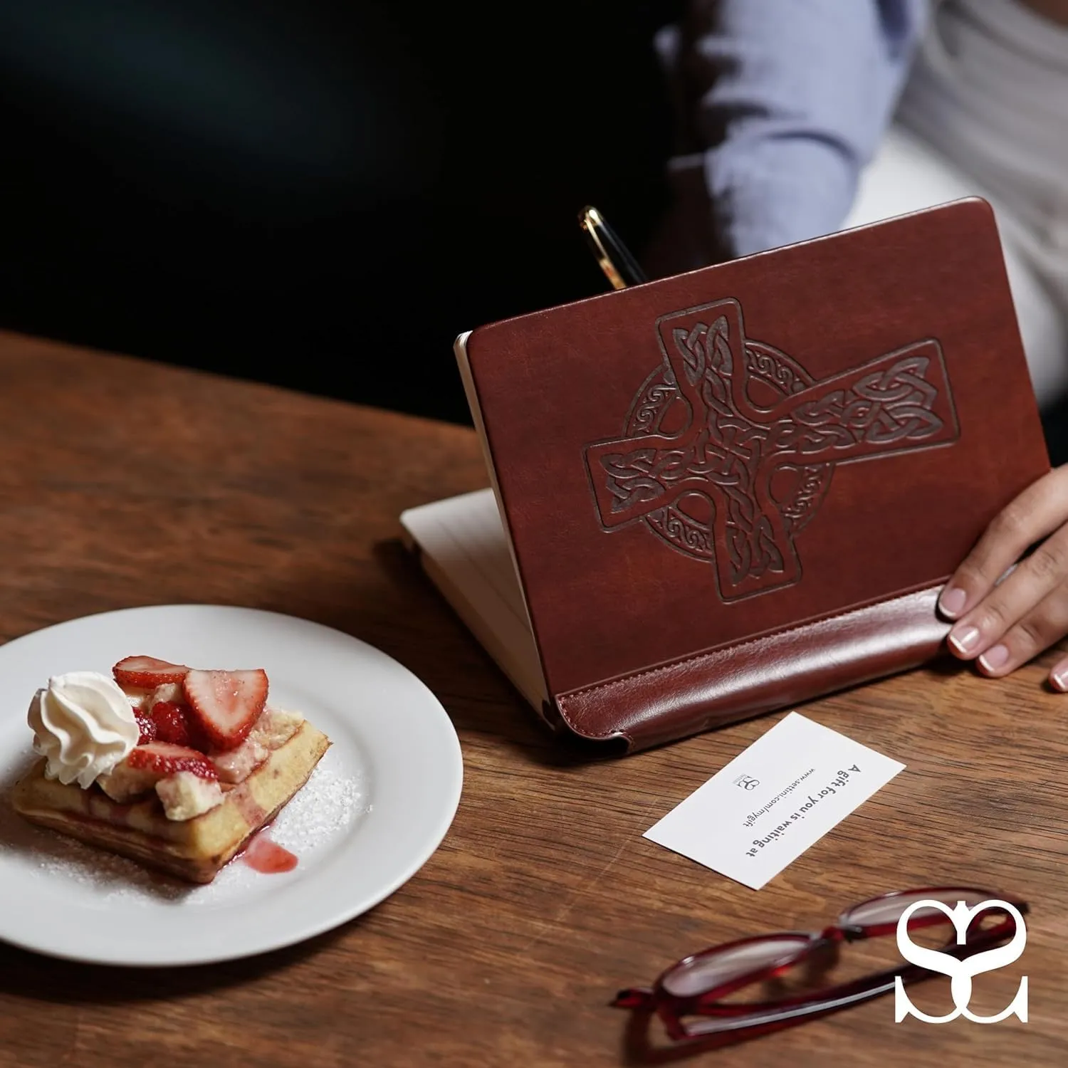 SETTINI® Lined Journal - Celtic Cross Journal for Writing Gift Set - Hardcover Vegan Leather, Includes Luxury Pen in a Unique Pen Holder, 192 Pages, 6 x 8.5 inches, Bible Journal