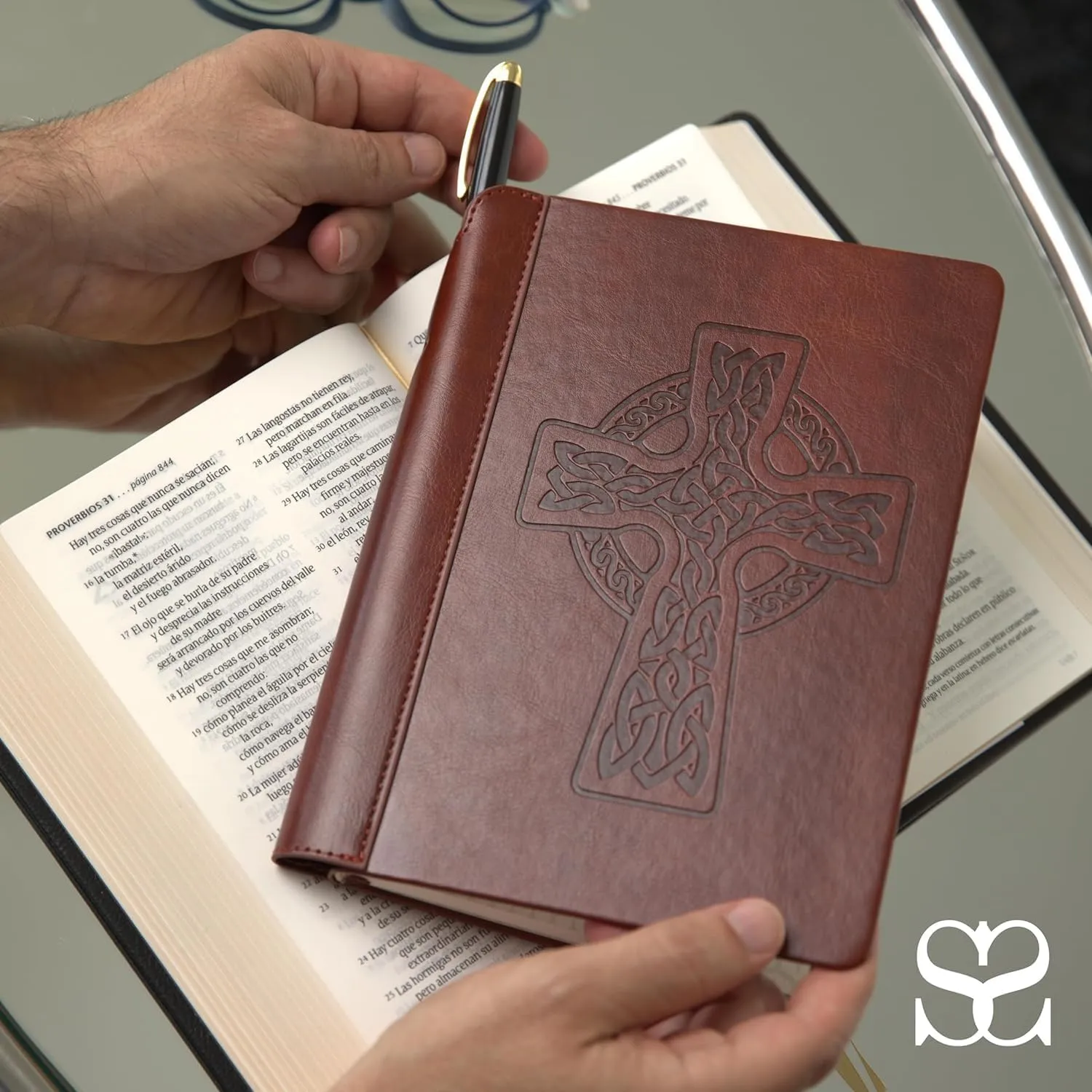 SETTINI® Lined Journal - Celtic Cross Journal for Writing Gift Set - Hardcover Vegan Leather, Includes Luxury Pen in a Unique Pen Holder, 192 Pages, 6 x 8.5 inches, Bible Journal
