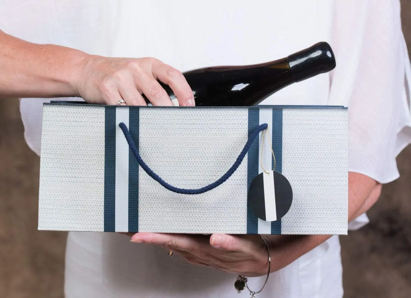 Simply Charmed Wine Gift Bags – White with Basket Weave Pattern and Navy Stripes Purse Style Set of 6