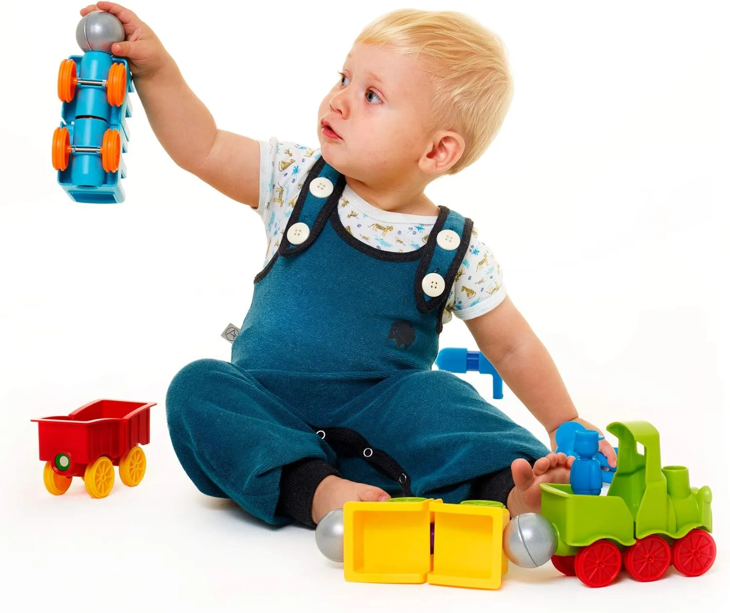 SmartMax My First Animal Train STEM Magnetic Discovery Play Set with Moving Train and Soft Animals for Ages 1-5