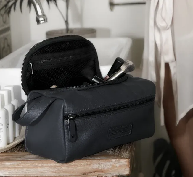 Stitch & Hide Leather Jett Toiletry Bag Deep Sea Blue