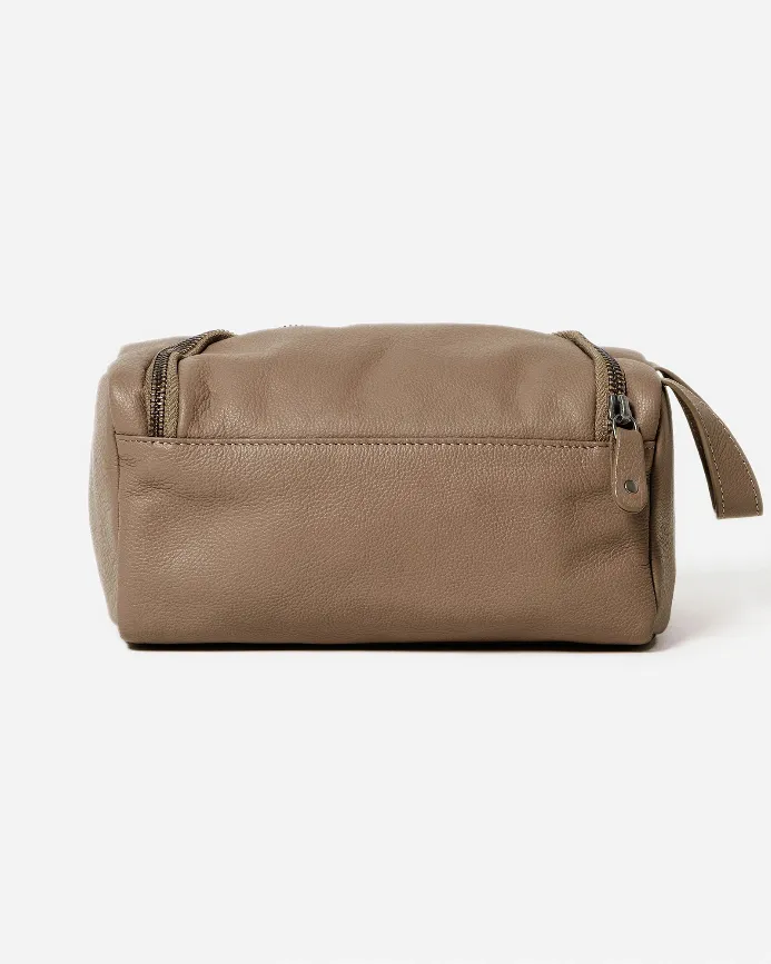 Stitch & Hide Leather Jett Toiletry Bag Oak Brown