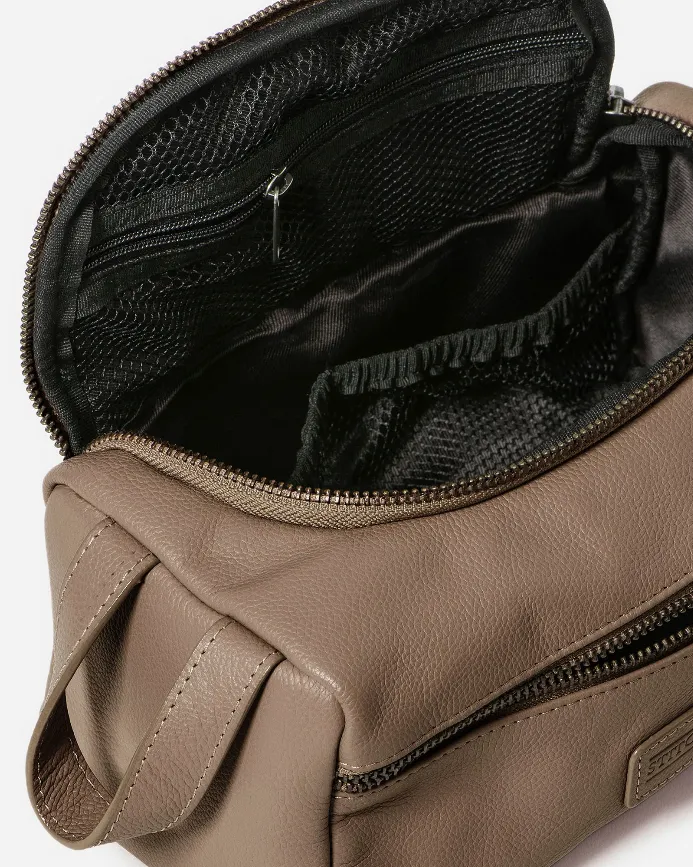Stitch & Hide Leather Jett Toiletry Bag Oak Brown