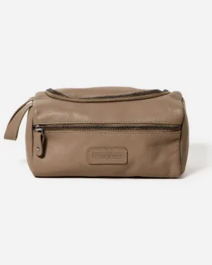 Stitch & Hide Leather Jett Toiletry Bag Oak Brown