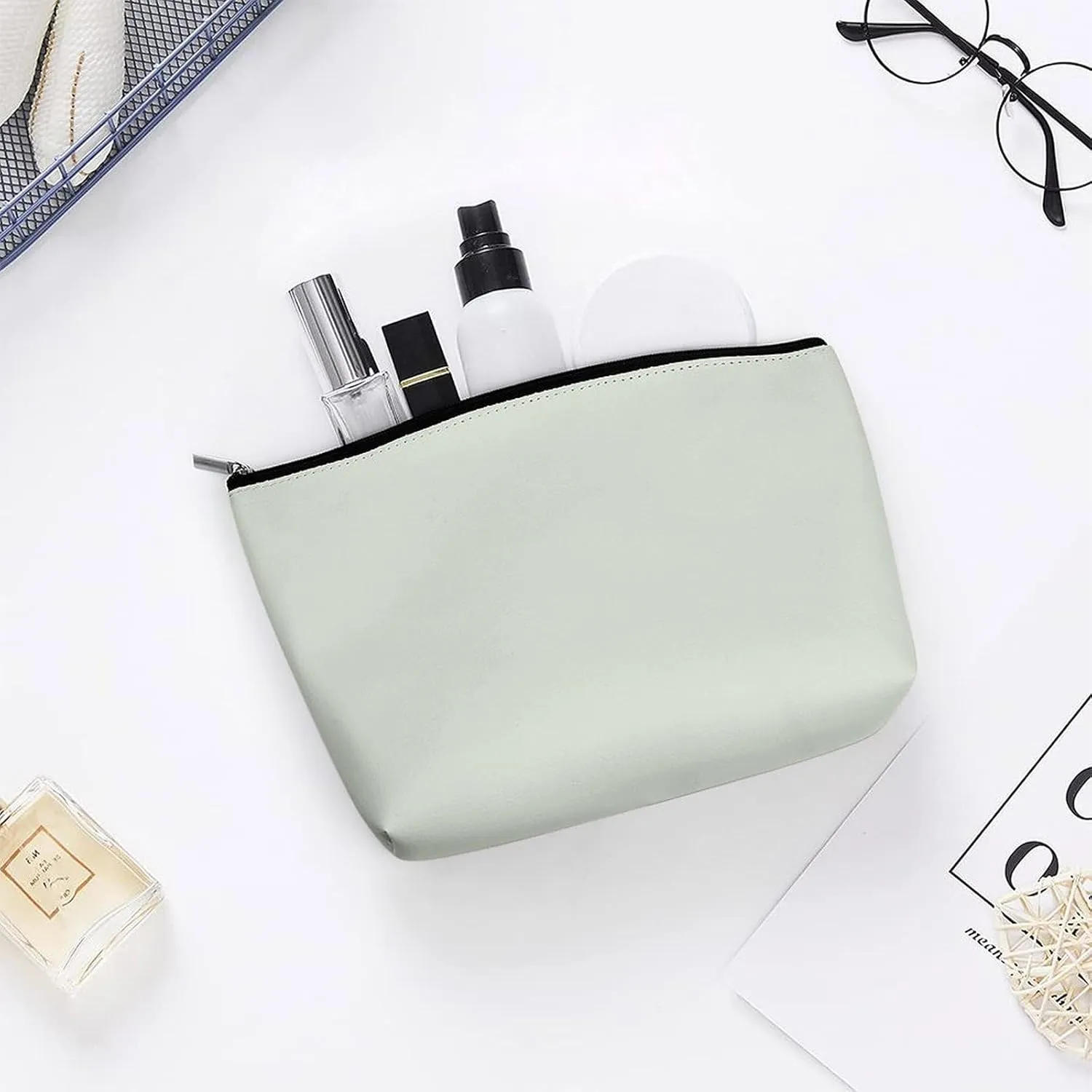 Travel Makeup Bag, Light Green Solid Color Elegant Modern Cosmetic Bags for Women Large Capacity Waterproof Toiletry Pouch Make up Organizer