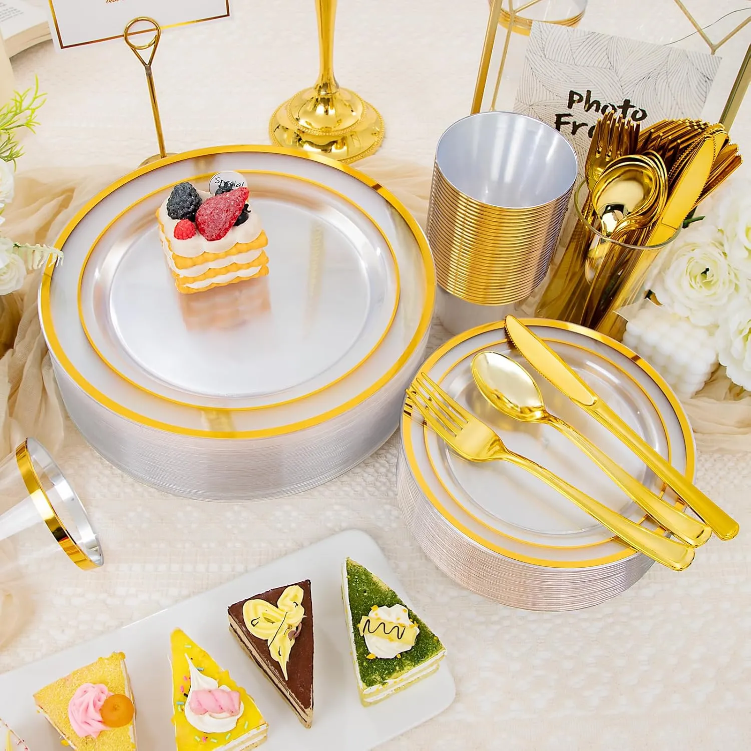WELLIFE 600 PCS Clear Gold Disposable Dinnerware Set for 100 Guests, Clear and Gold Plastic Plates, Gold rimmed Plastic Dinner & Salad Plates,Cups,Silverware Set for Wedding and Easter Events